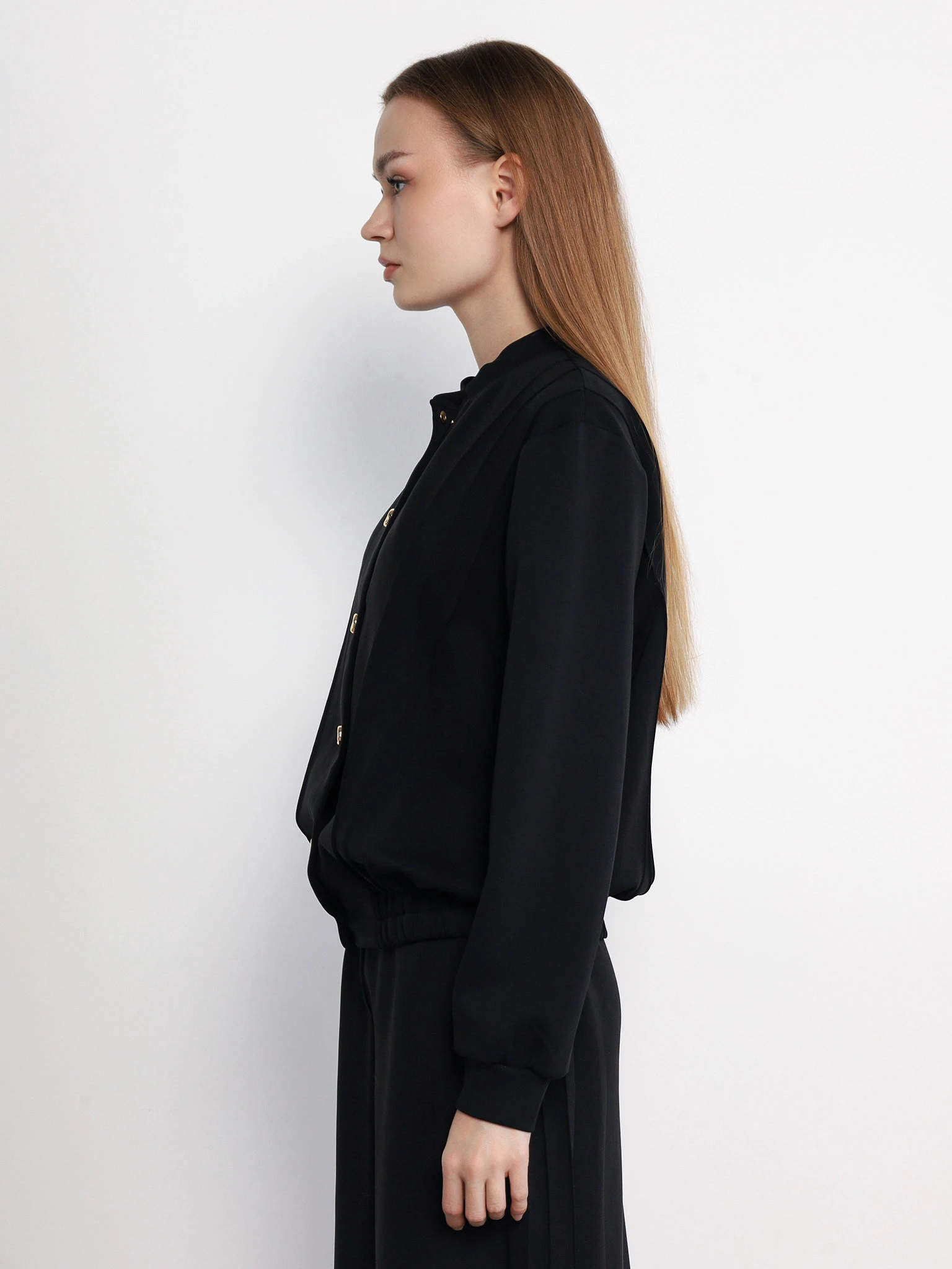 Жакет трикотажный черного цвета прямого кроя